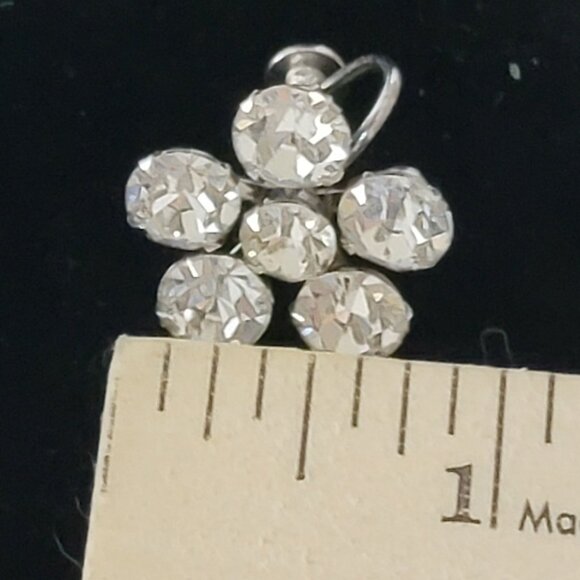 Vintage Weiss Screw Back Rhinestone Cluster Earrings Silver Tone Floral Design - Picture 9 of 9